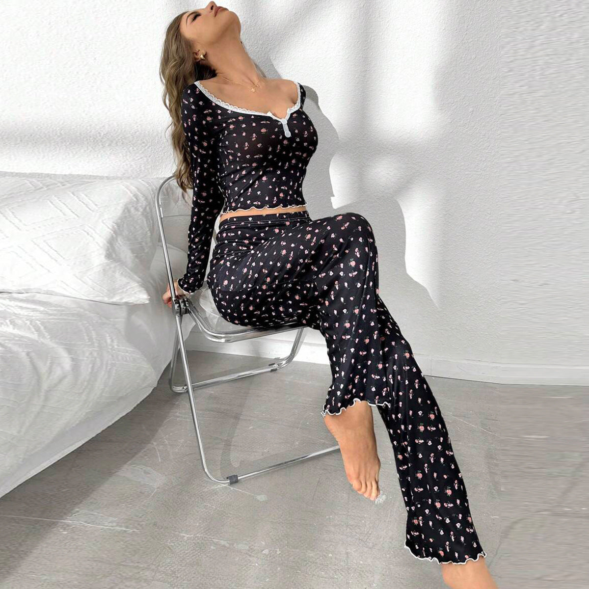 Women's Comfortable Pajama Set with Floral Design