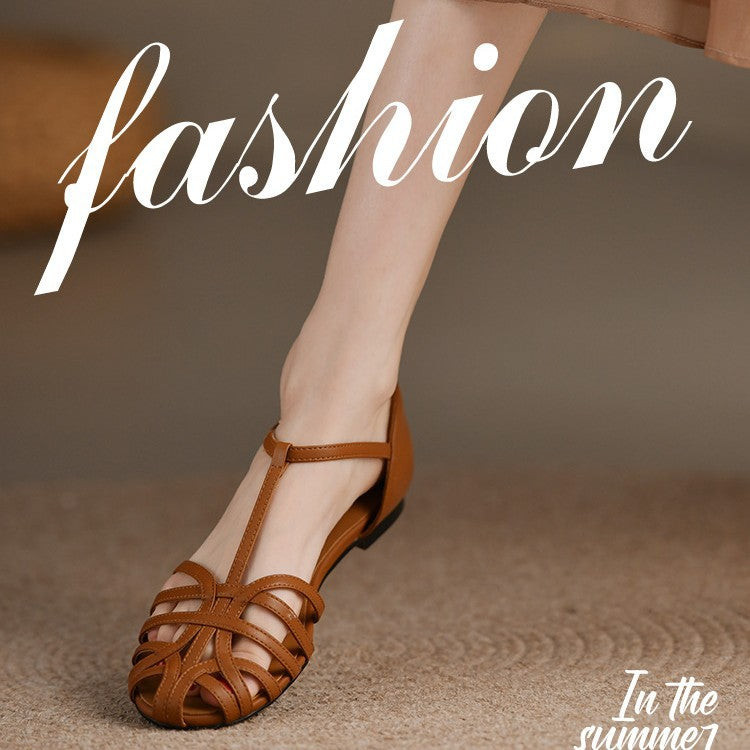 Women's elegant flat sandals with adjustable strap and fashionable cut