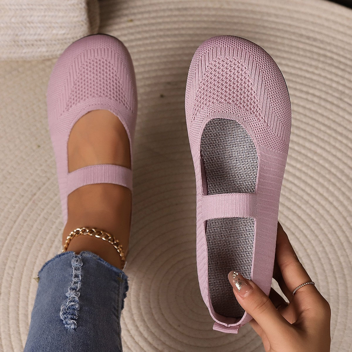 Women Comfortable Ballet Flats with Elastic Strap Design and Breathable Upper Material