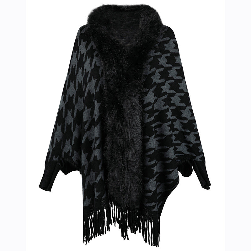 Ladies stylish poncho with exclusive fur trim and modern star pattern