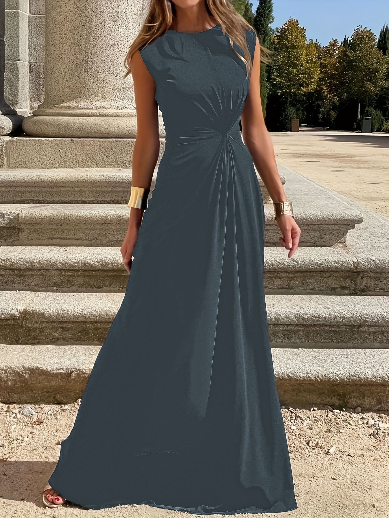 Women Elegant Evening Dress with Chic Pleats and Fitted Cut