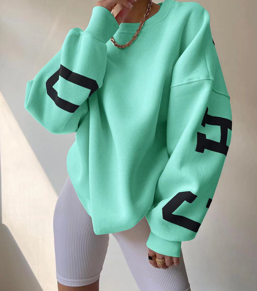 Women's casual oversized sweater with contrasting sleeves