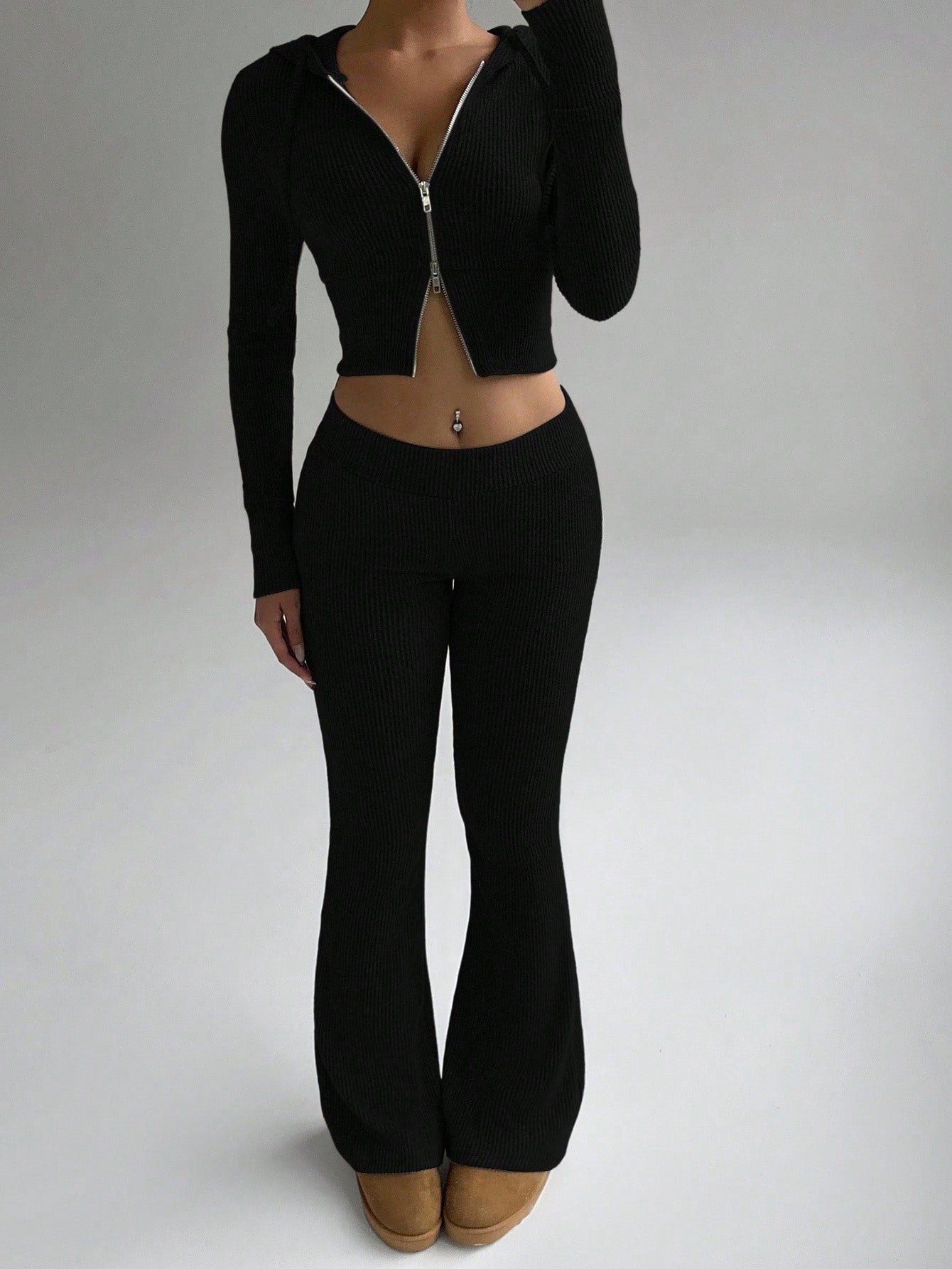 Women's leisure combination with short hoodie and wide leg
