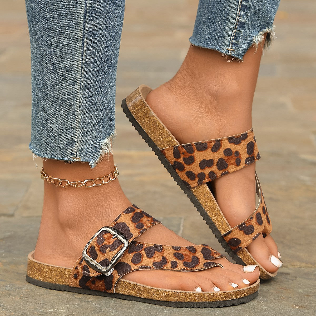 Women's thong sandals with braided straps and non-slip sole