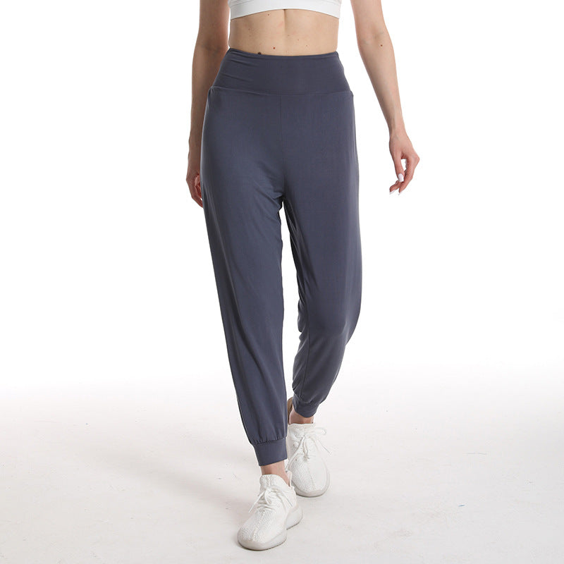 Women's relaxed sport pants with high waistband and elastic cuffs