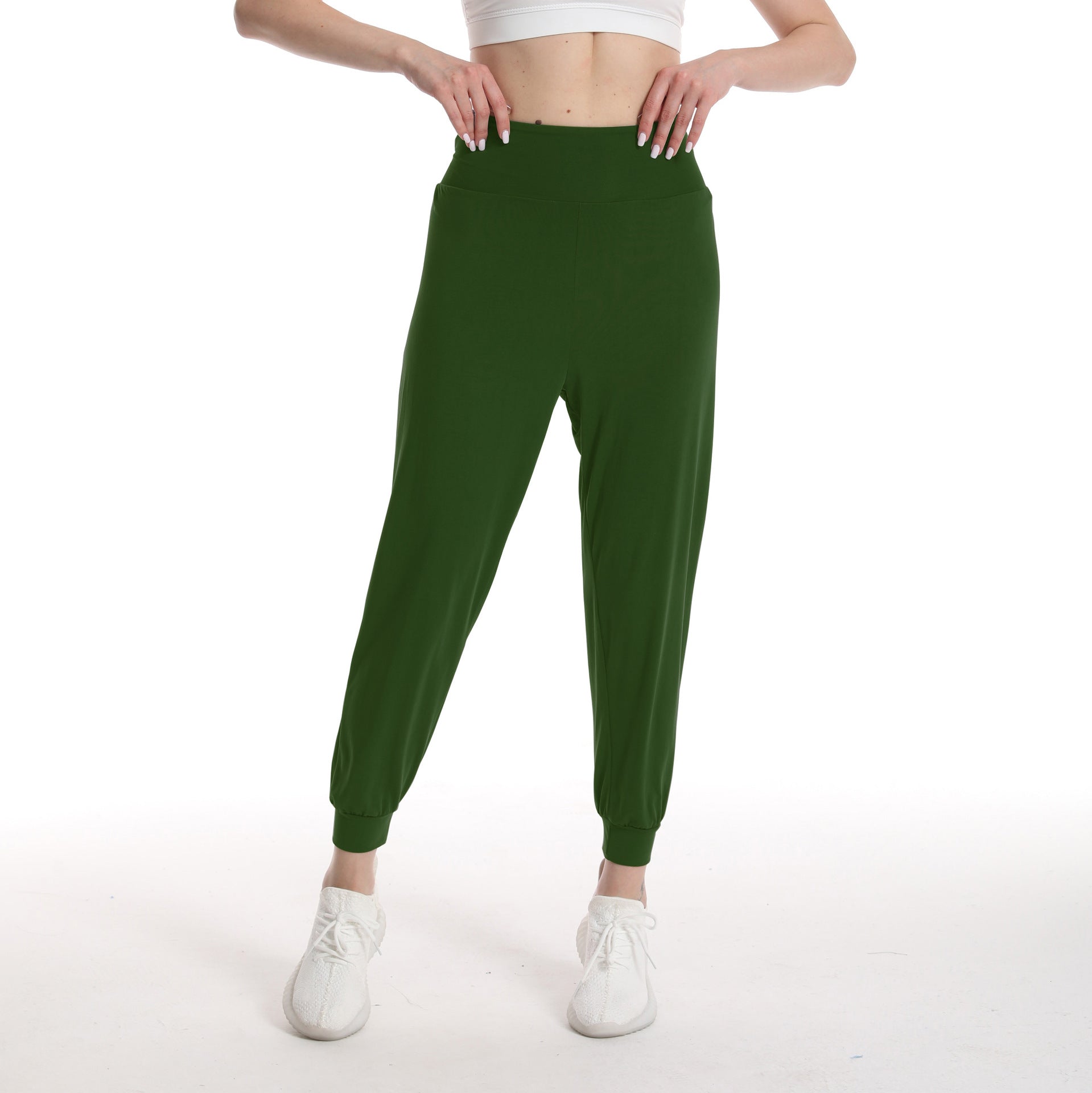 Women's relaxed sport pants with high waistband and elastic cuffs
