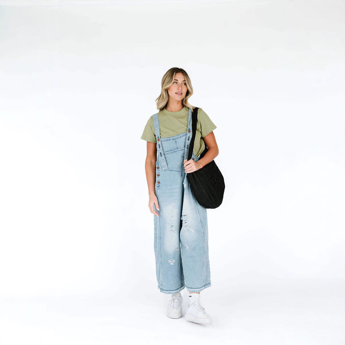 Women's dungarees with fashionable destroyed details and wide cut