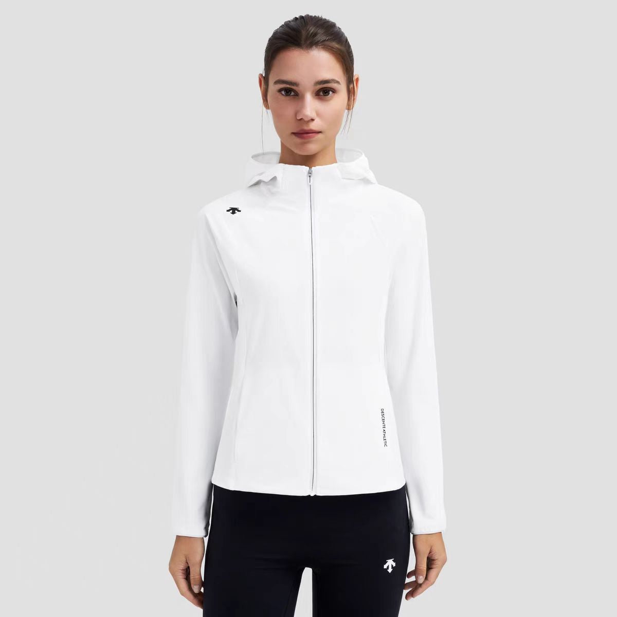 Women's training jacket with high collar and breathable material