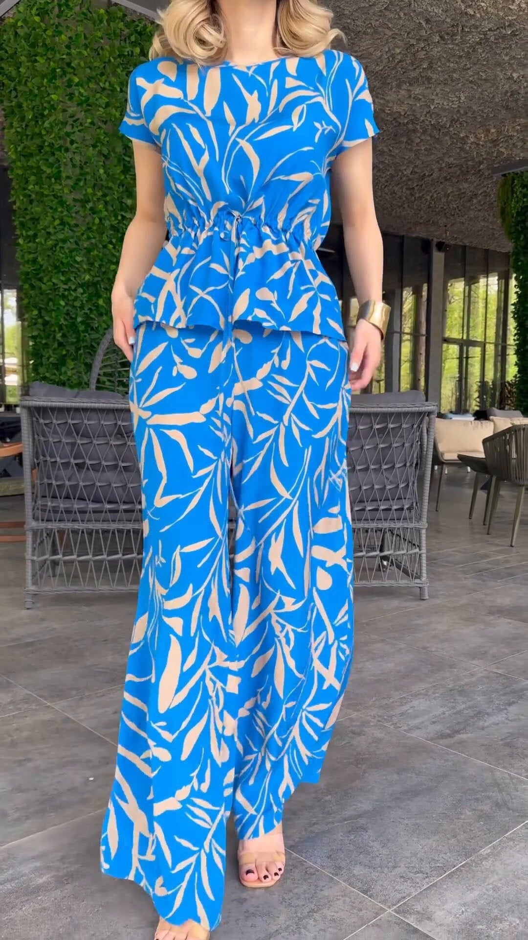 Women's Flowing Jumpsuit with Floral Design and Elastic Waist