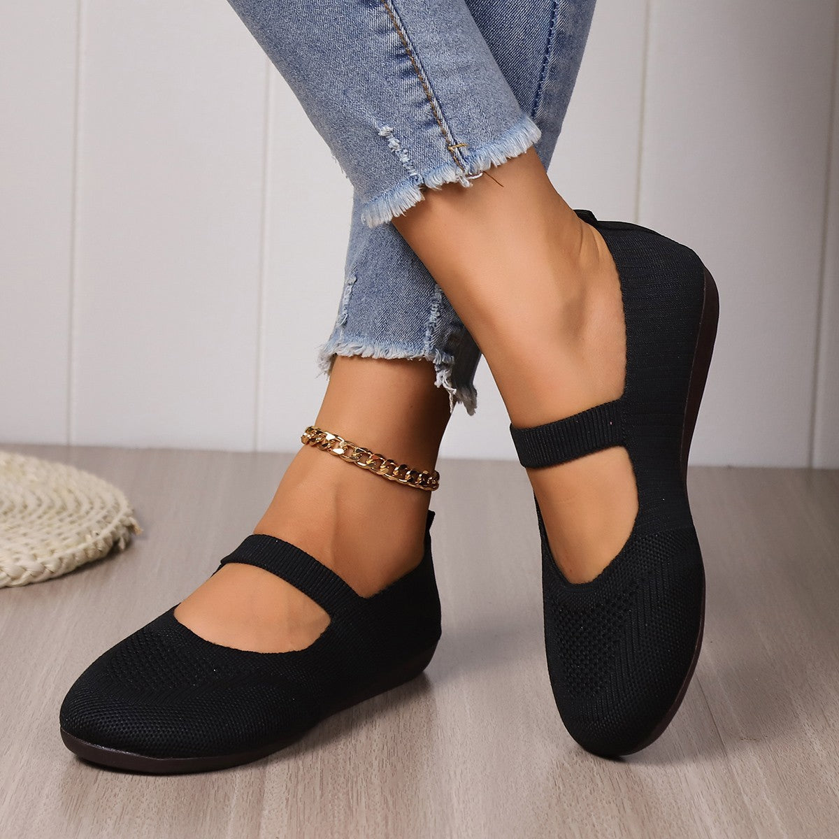 Women Comfortable Ballet Flats with Elastic Strap Design and Breathable Upper Material