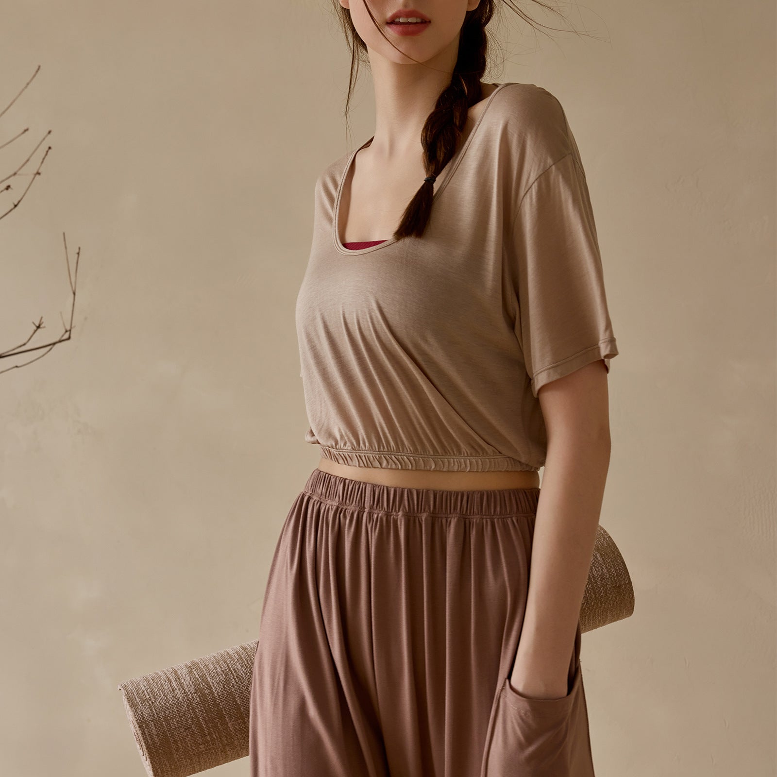 Women's casual short sleeve top with elastic waistband and loose fit