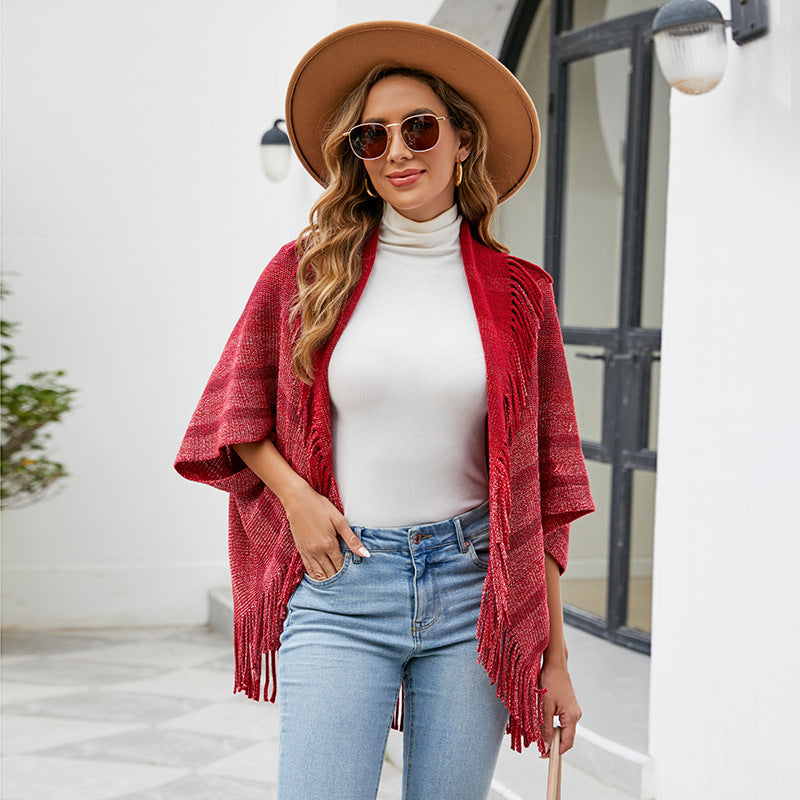Women’s fashionable knitted poncho with casual fringe design and elegant structure