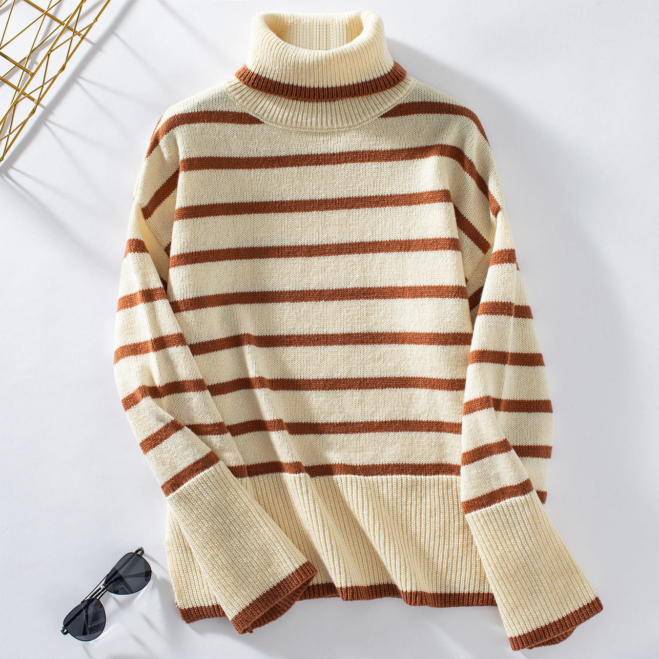 Women's fashionable turtleneck pullover with wide stripes and casual fit