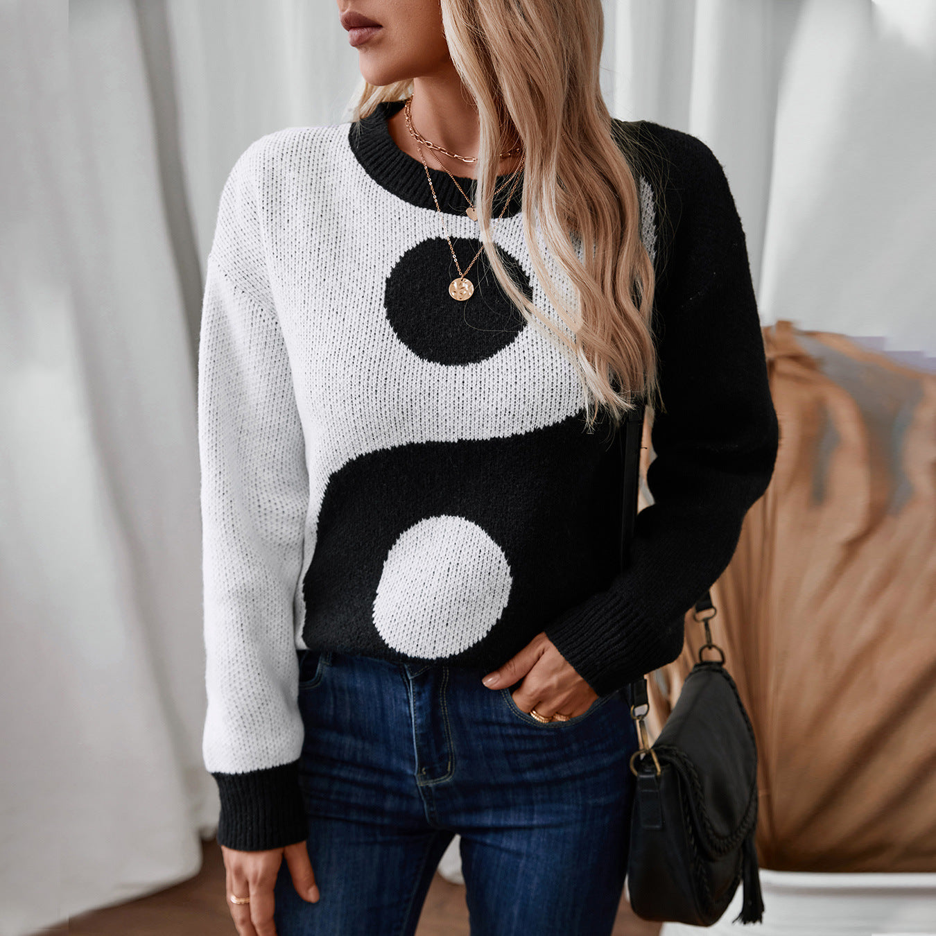 Ladies' stylish pullover with Yin-Yang motif