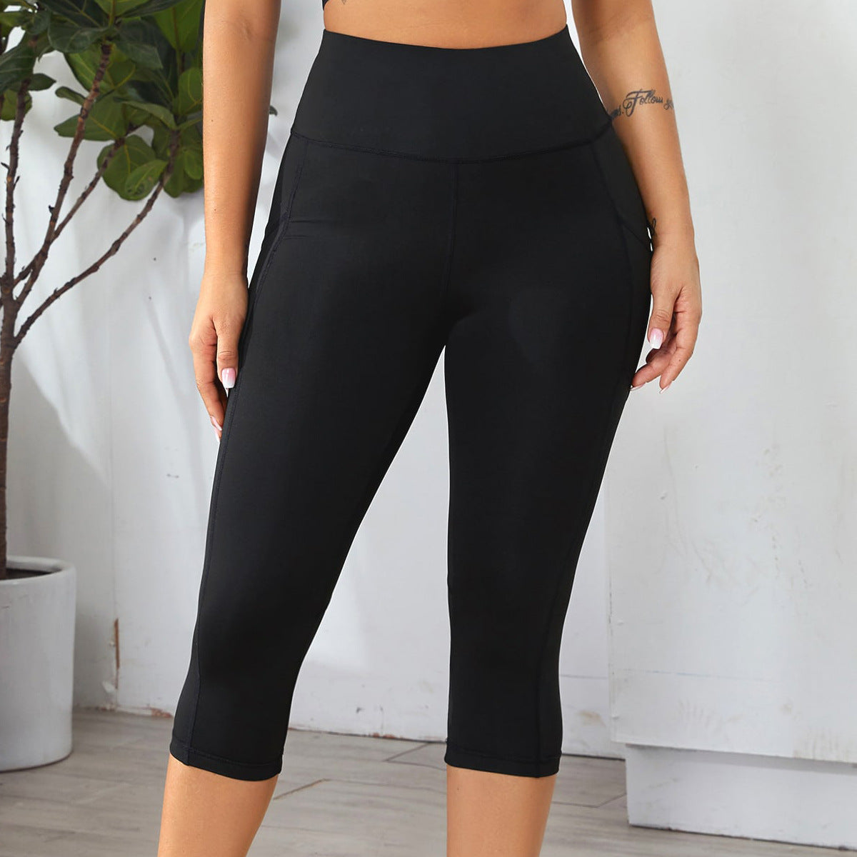 Women's sports leggings with pockets