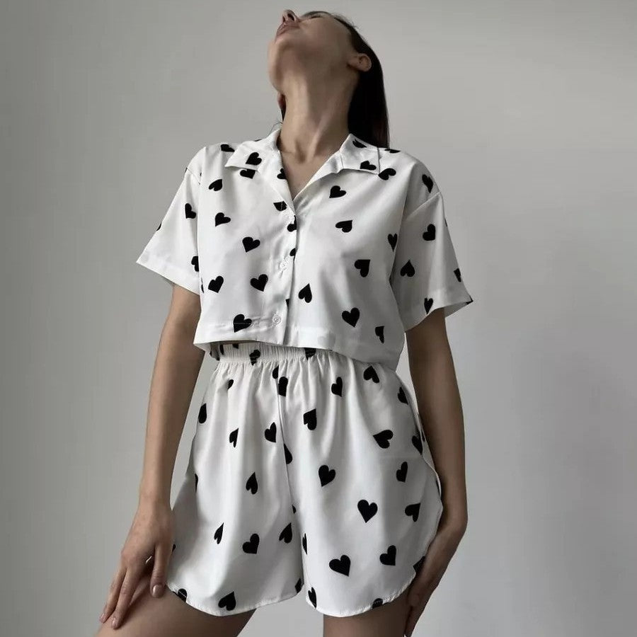Women's pajama set with short top and elastic waistband