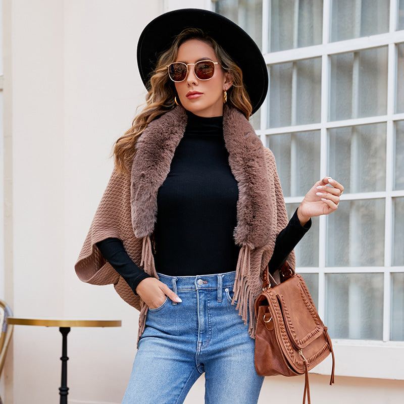 Women's fashionable poncho with luxurious faux fur collar