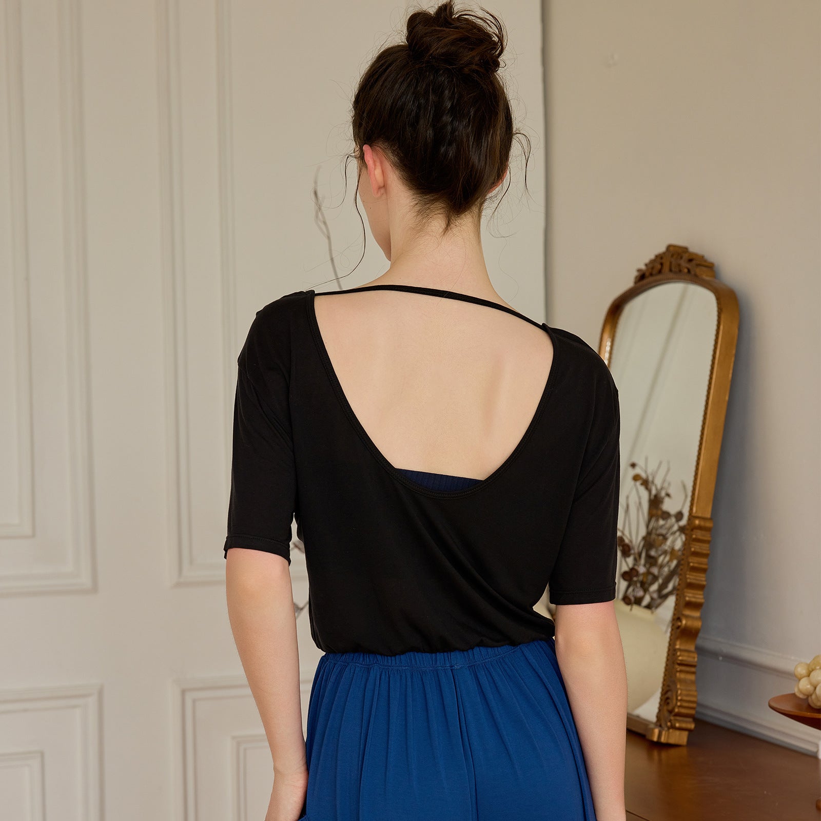 Women's casual short sleeve top with elastic waistband and loose fit