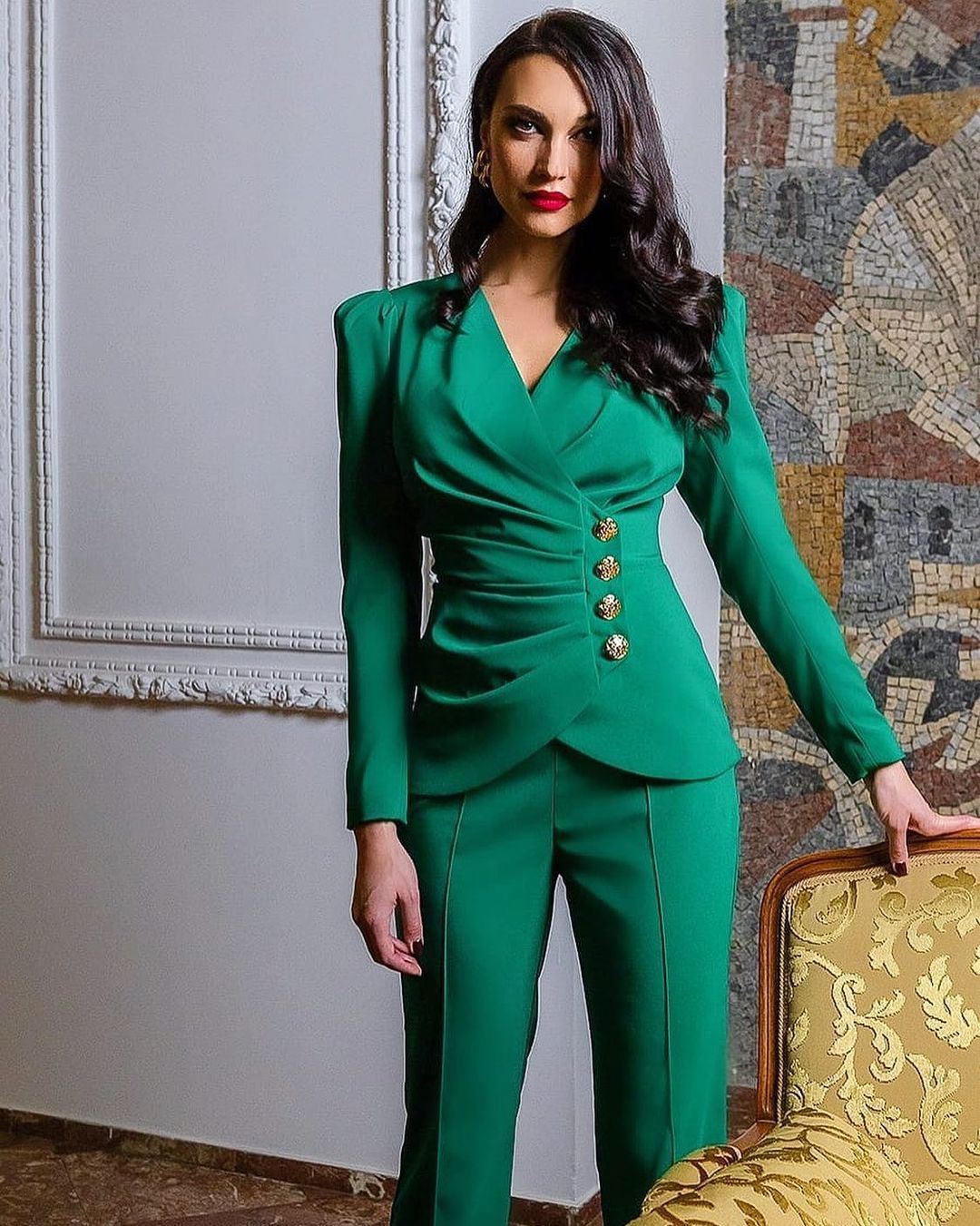 Ladies elegant suit set with tailored blazer and slim-fit trousers
