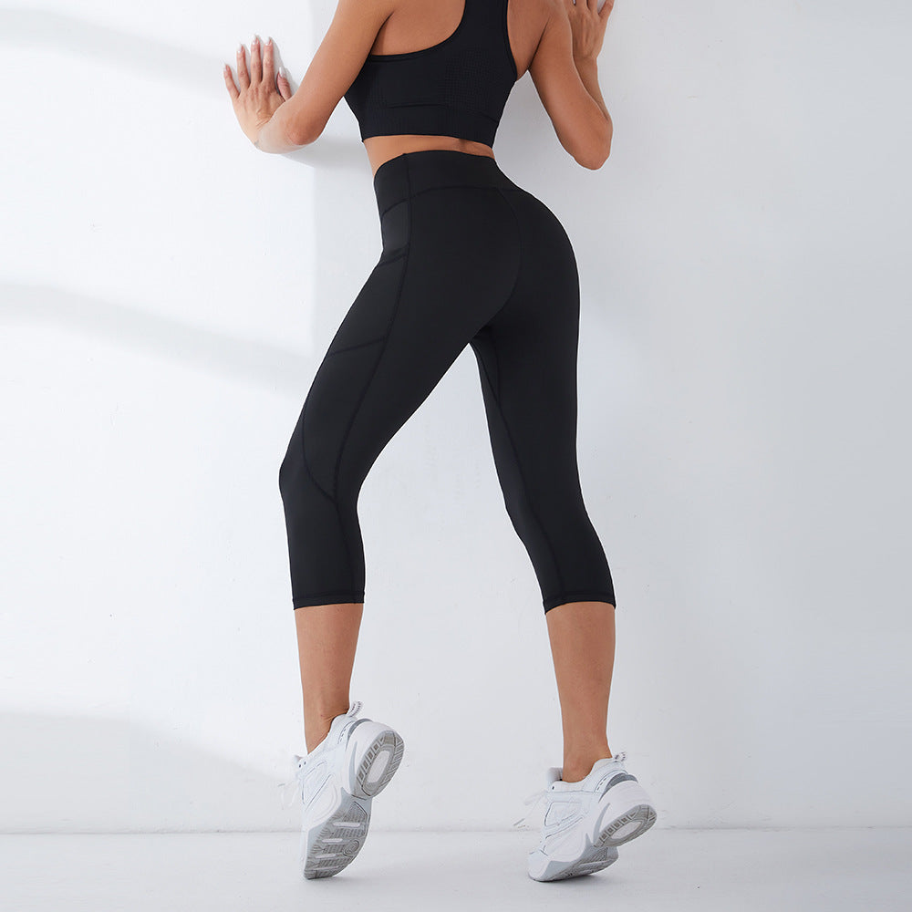 Women's sports leggings with high waistband and practical side pockets