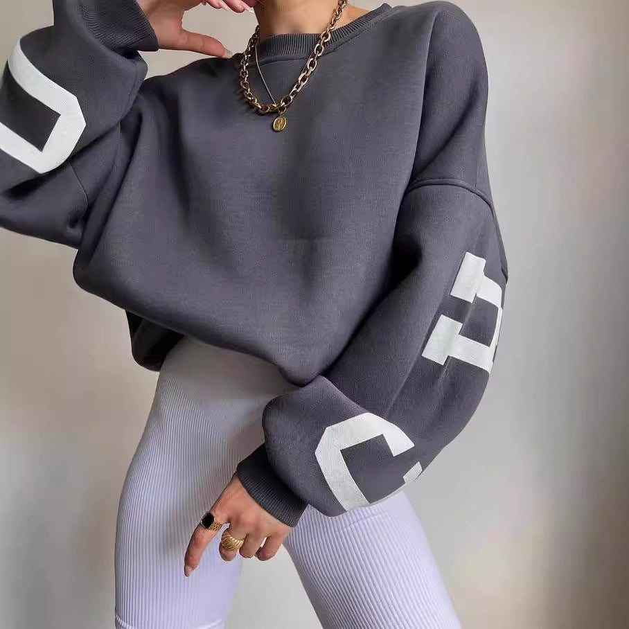 Women's casual oversized sweater with contrasting sleeves