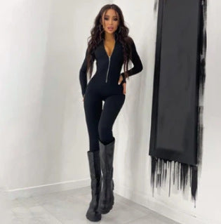 Ladies sporty jumpsuit with zipper and fitted cut