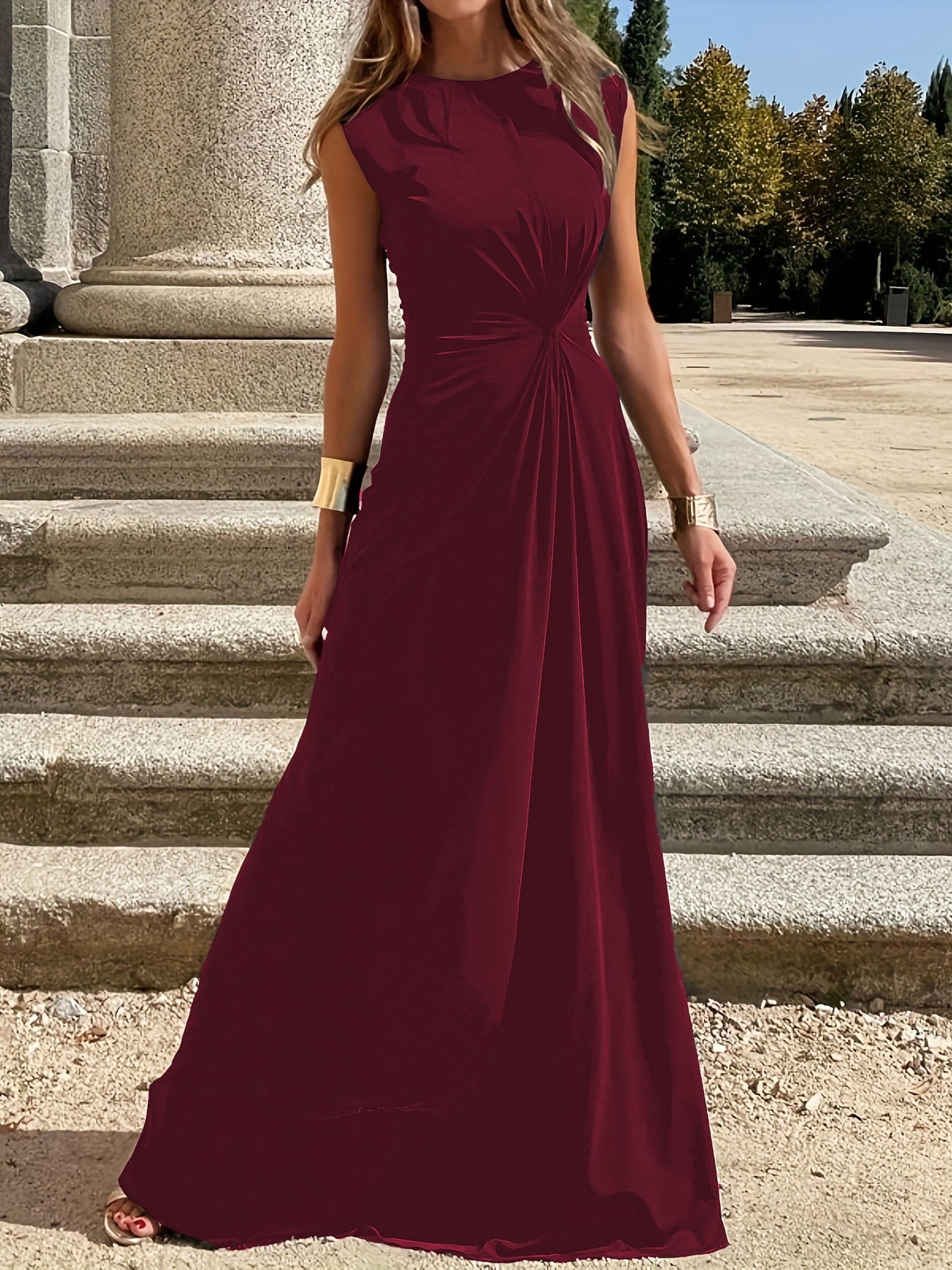 Women Elegant Evening Dress with Chic Pleats and Fitted Cut
