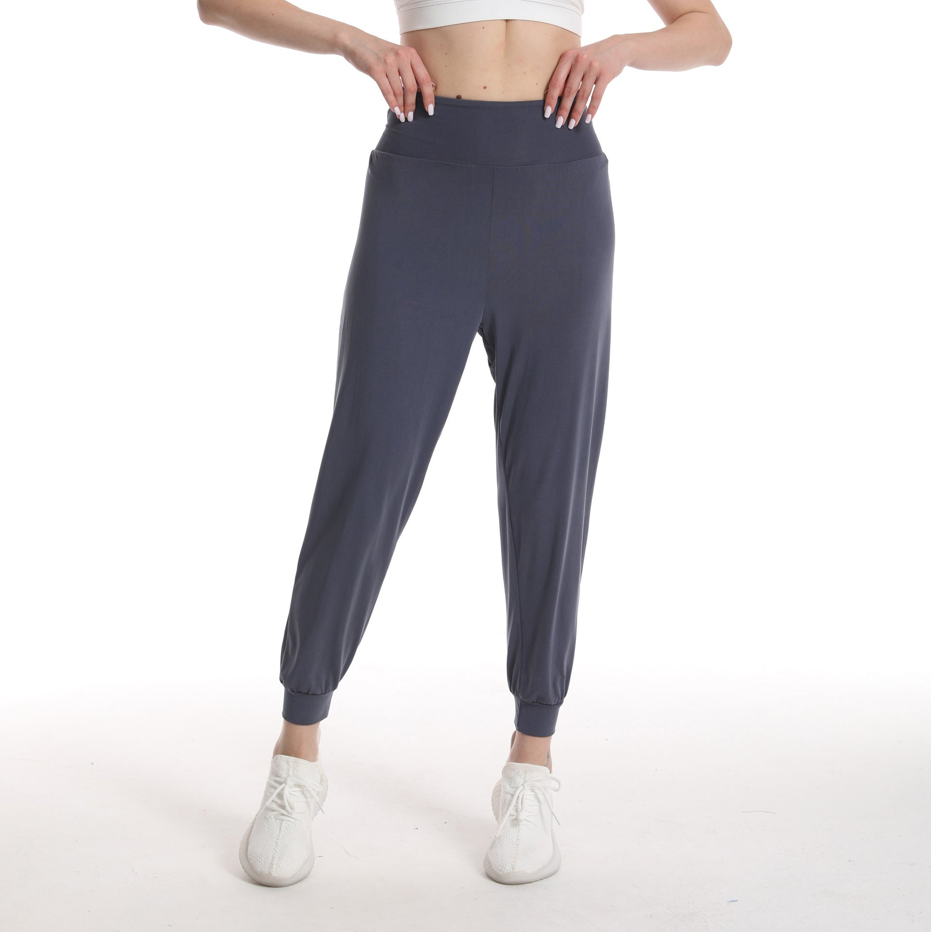 Women's relaxed sport pants with high waistband and elastic cuffs
