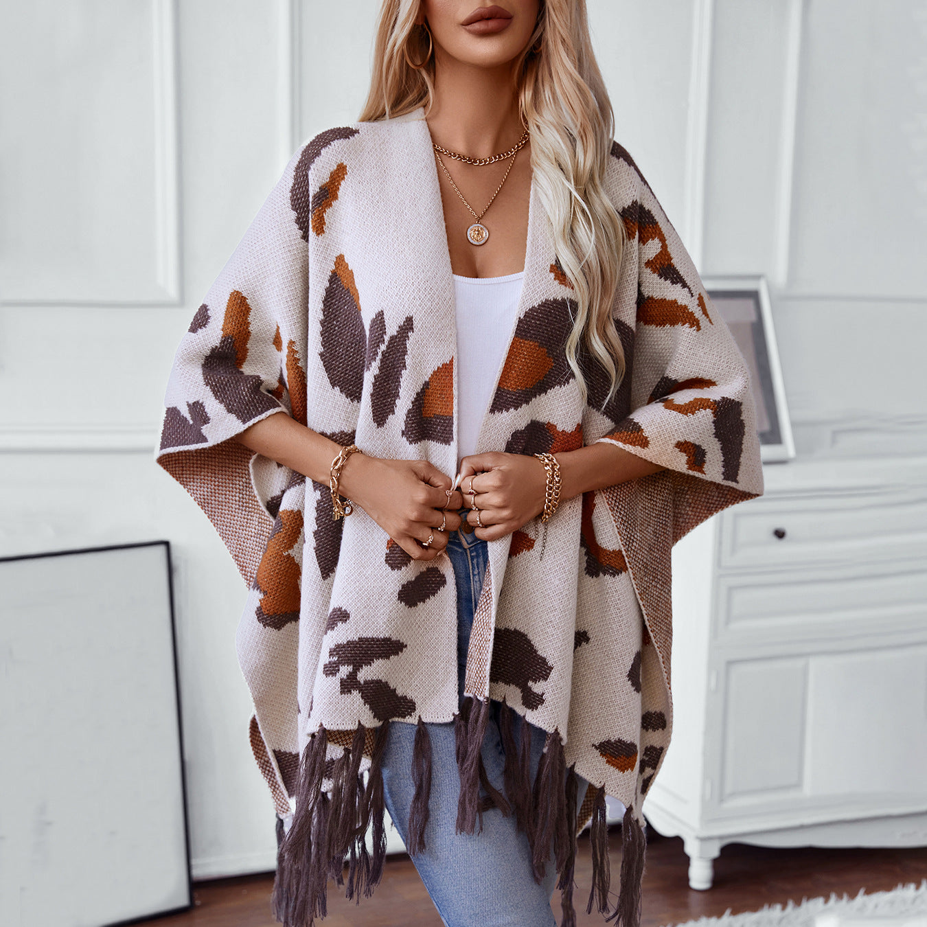 Women's soft scarf with fringed design