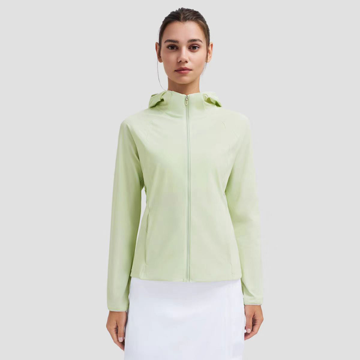 Women's training jacket with high collar and breathable material