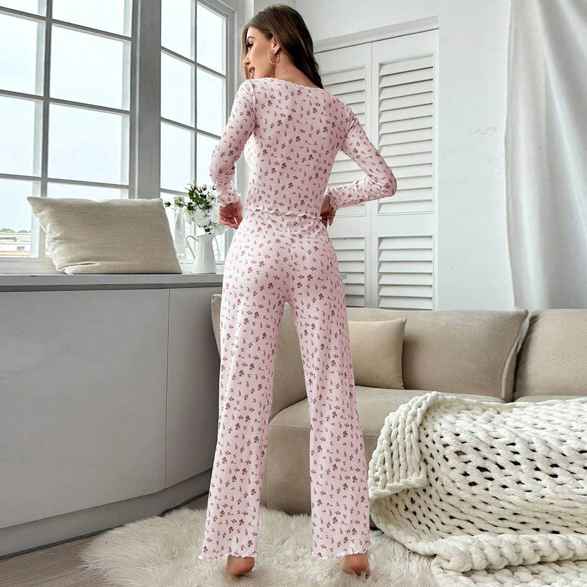 Women's Long Sleeve Pajama Set with Playful Floral Pattern