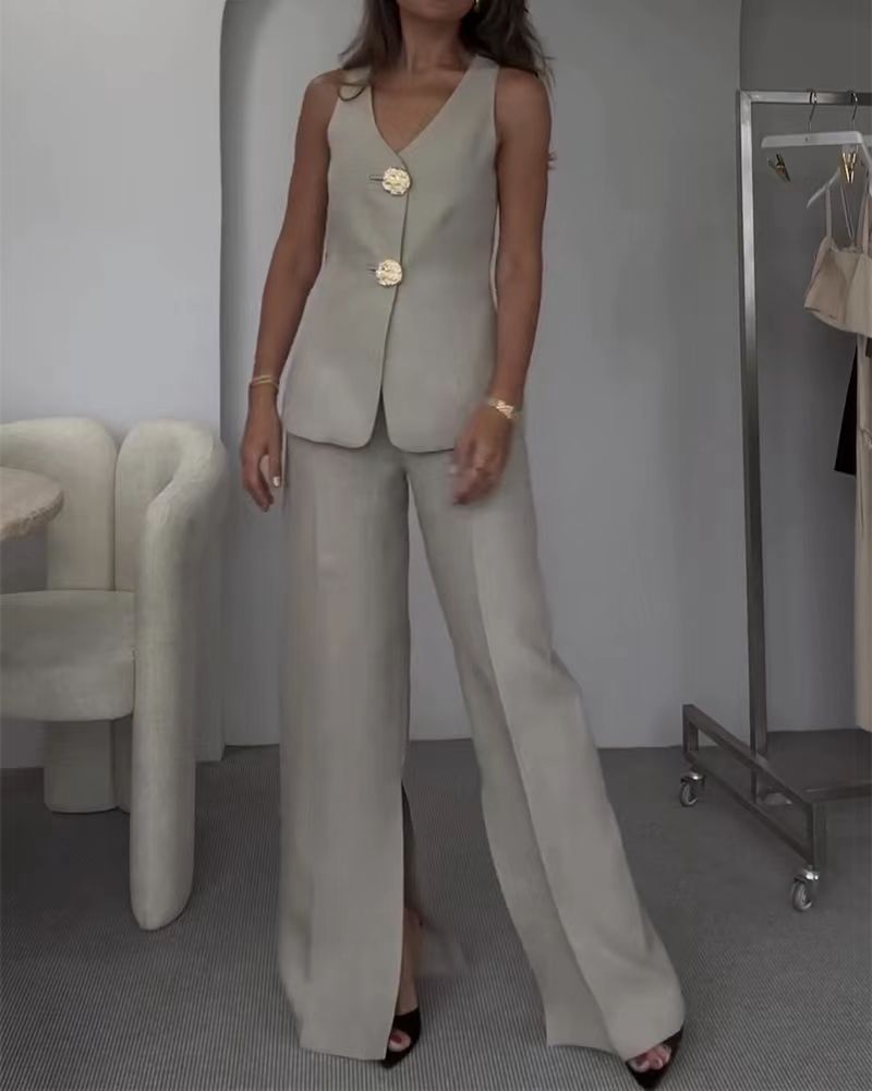 Women's suit with tailored cut and elegant button detailing