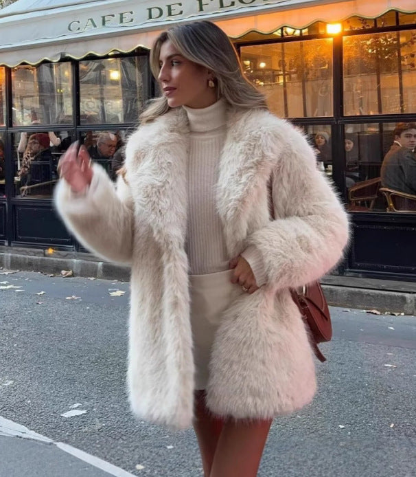 Women's Elegant Oversized Faux Fur Coat with Wide Cut Sleeves