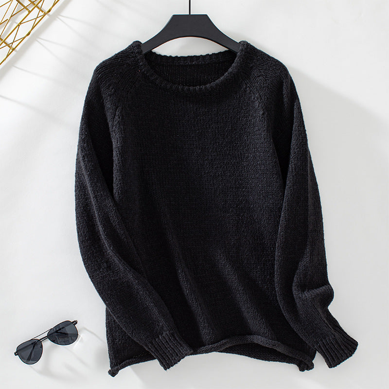 Women's cozy knitted pullover with a loose fit and round neck