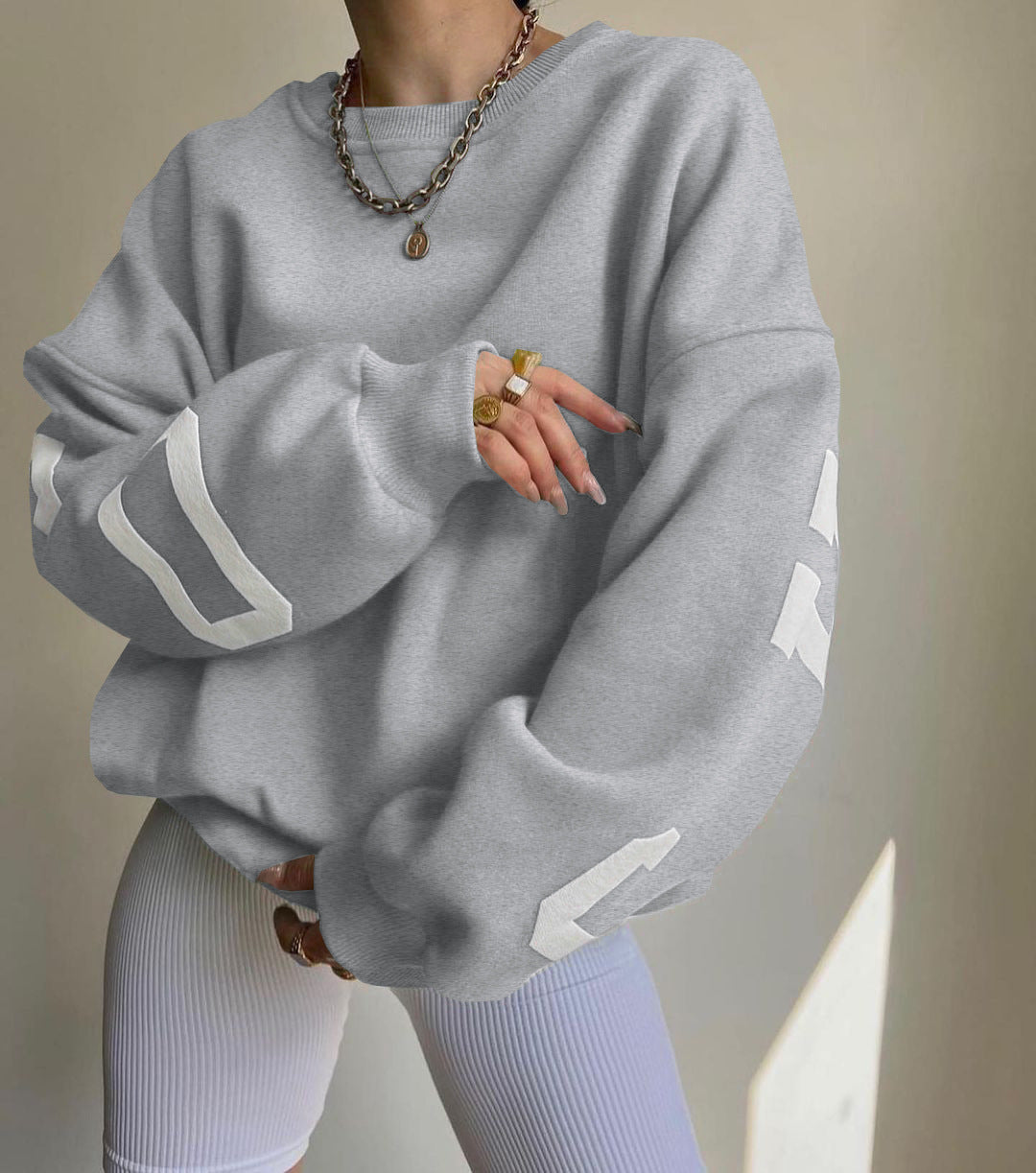 Women's casual oversized sweater with contrasting sleeves