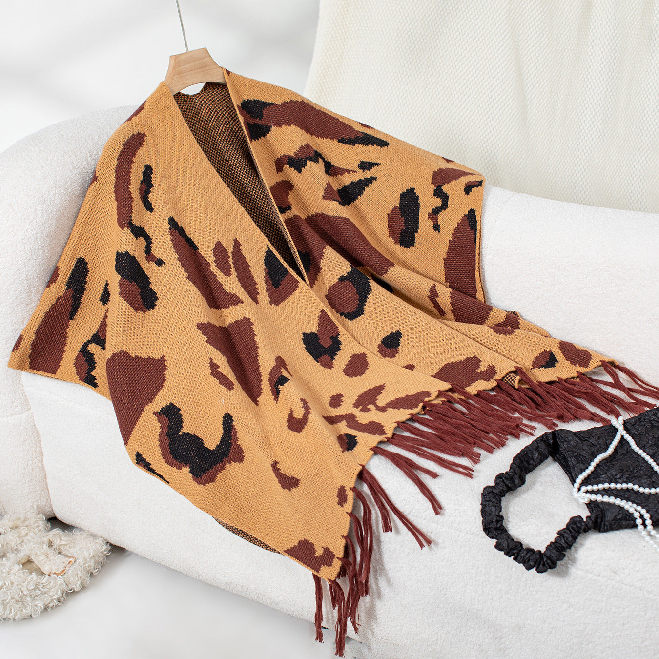 Women's soft scarf with fringed design