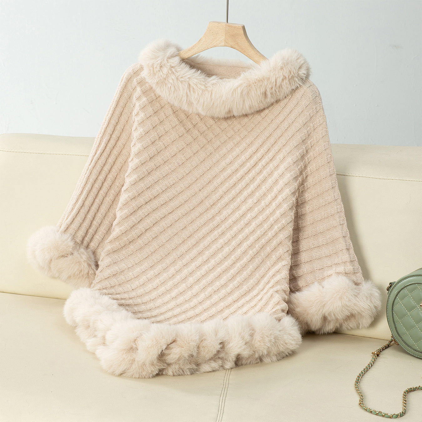 Women's cozy knitted blanket with luxurious faux fur trim