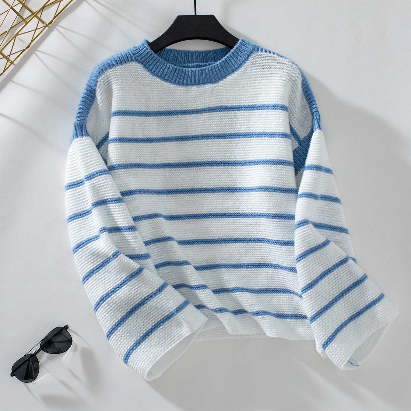 Women's casual knit pullover with blocking stripe pattern and wide cut