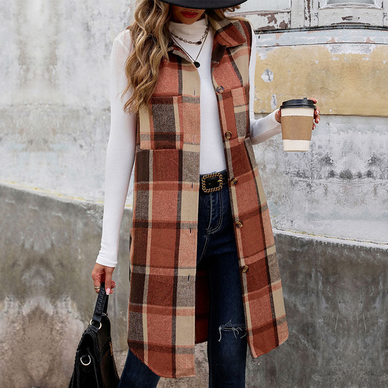 Women's check jacket with fashionable cut and practical pockets