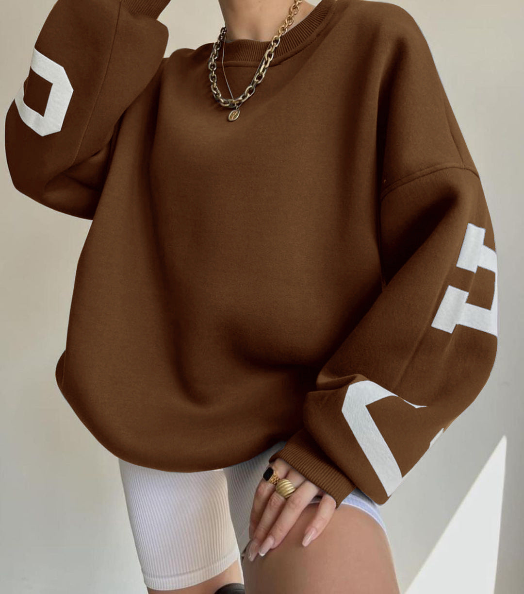Women's casual oversized sweater with contrasting sleeves