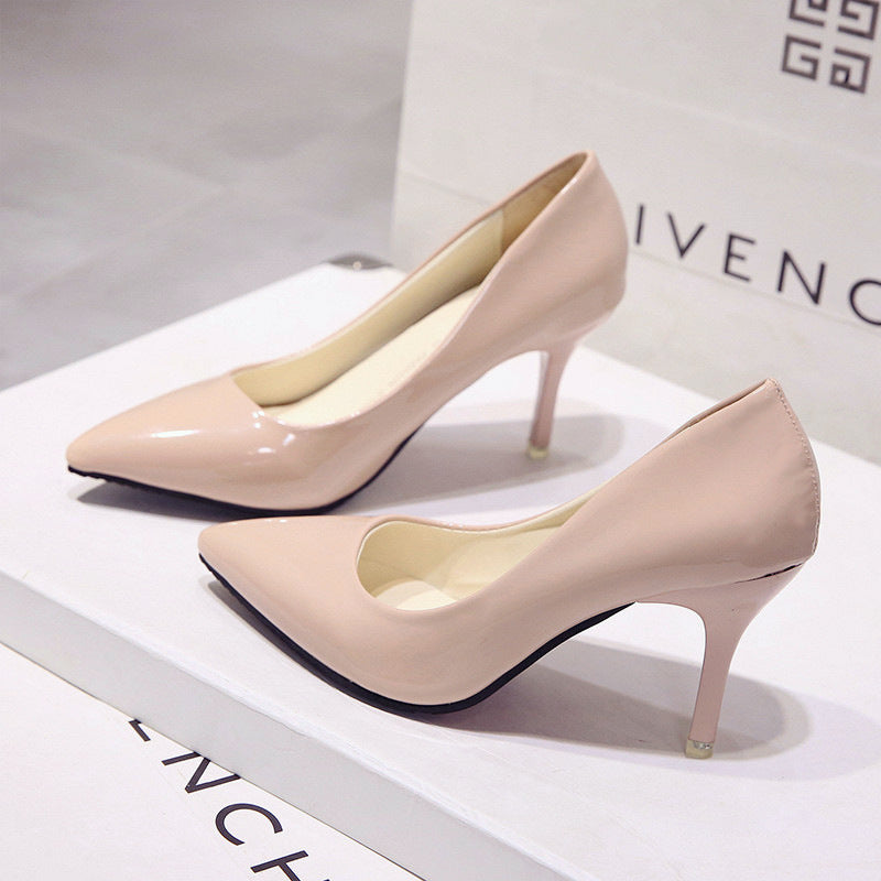 Ladies Elegant High Gloss Pumps with Slim Silhouette and Comfortable Inner Lining