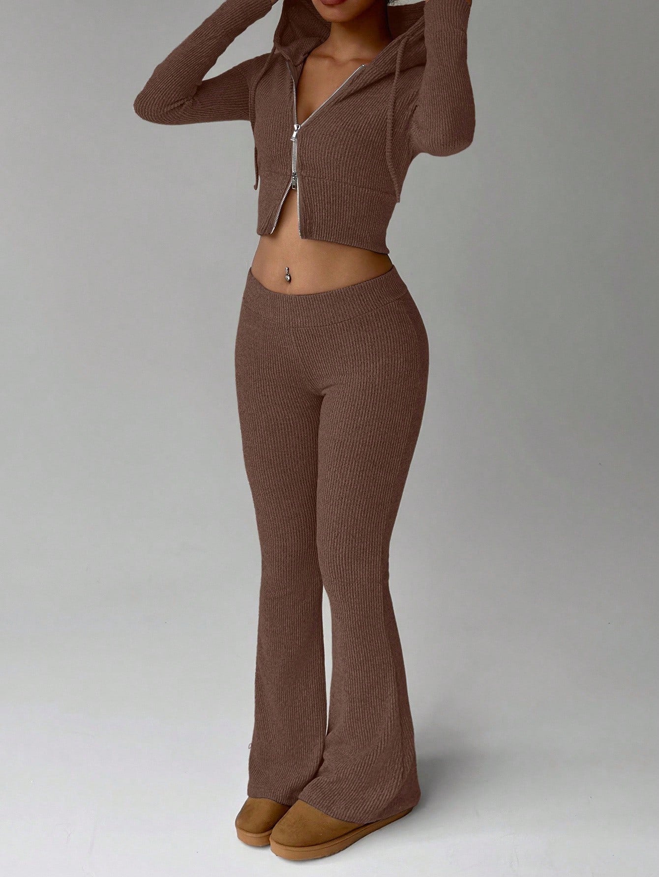 Women's leisure combination with short hoodie and wide leg