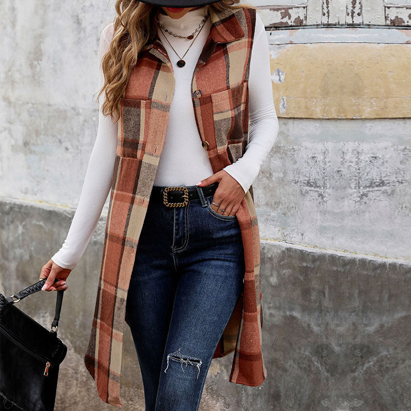 Women's check jacket with fashionable cut and practical pockets