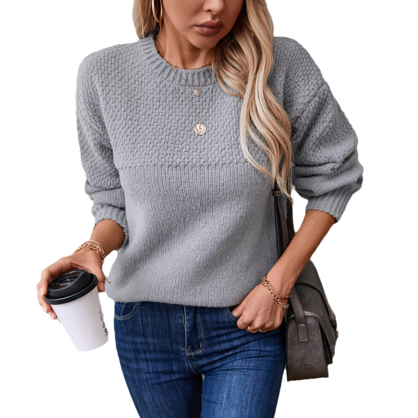 Ladies fashionable knitted pullover with textured design and casual fit