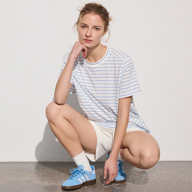 Women's casual striped oversized t-shirt made of soft cotton with round neckline