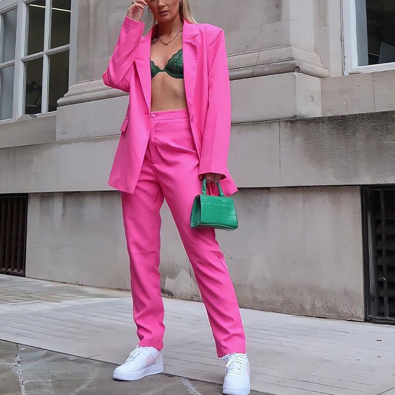 Ladies Elegant Suit with Oversized Fit and Fashionable Accents