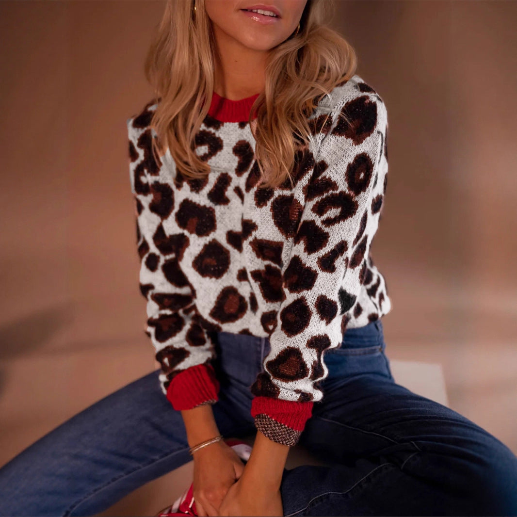Ladies fashionable pullover with leopard print and contrasting cuffs