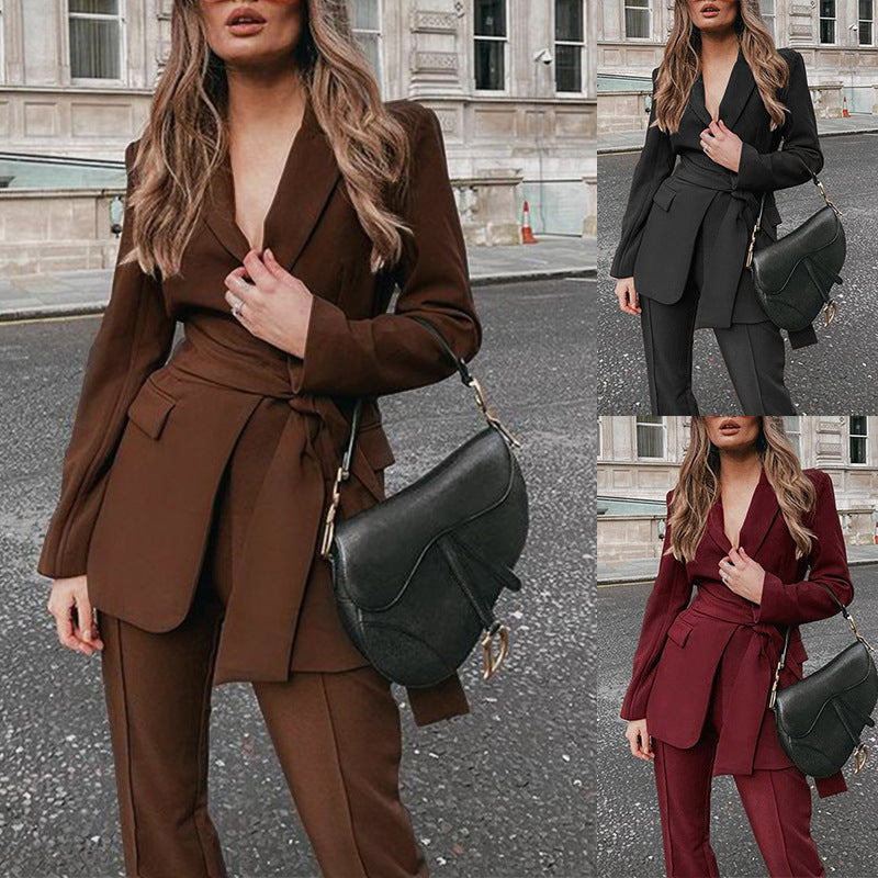 Women's blazer suit with tailored fit and elegant belt