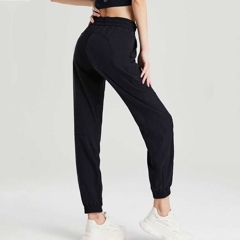 Ladies sporty jogging pants with elastic waistband and side zip pockets
