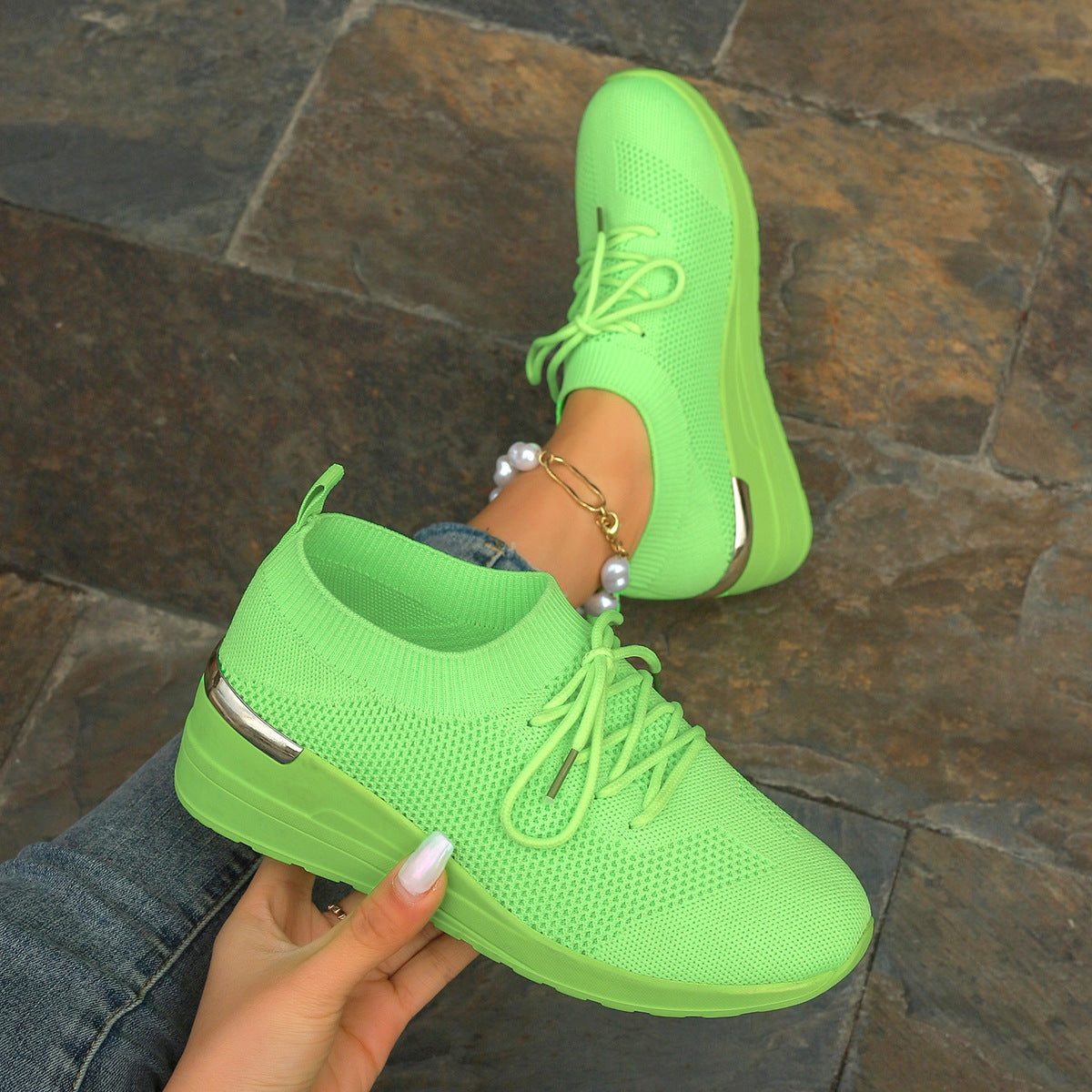 Women's comfortable sport sneakers with breathable upper material and elegant platform sole